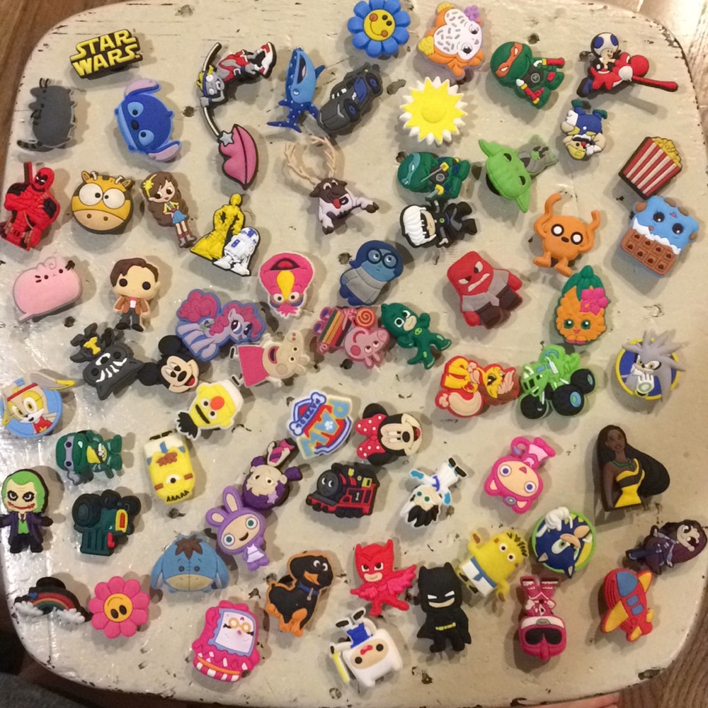 Croc buttons